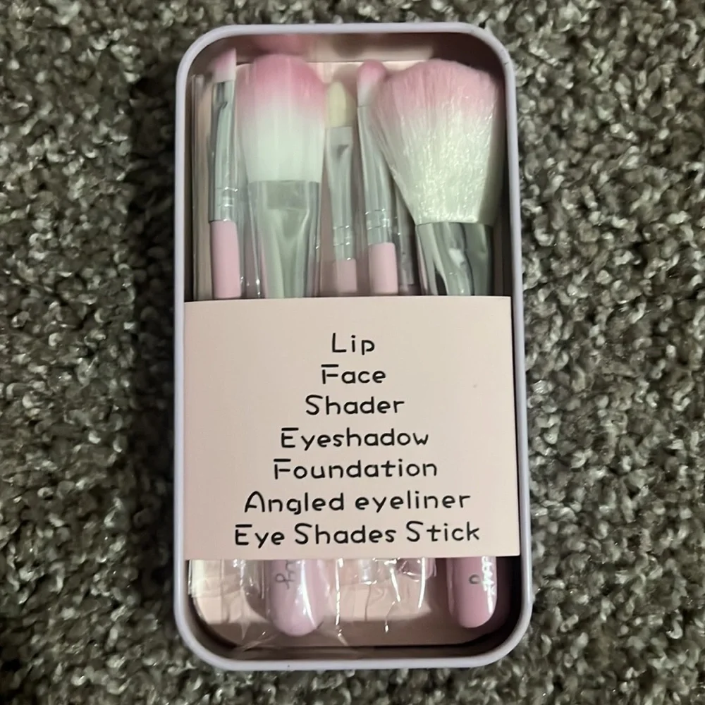 Hello kitty makeup mini brush kit